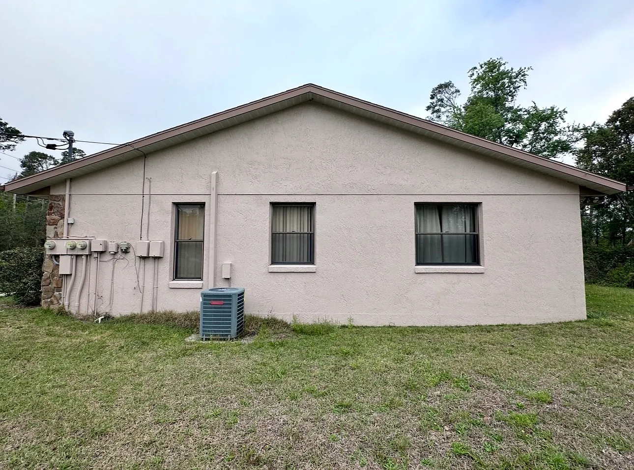 2926 Clearwood St — Photo 2