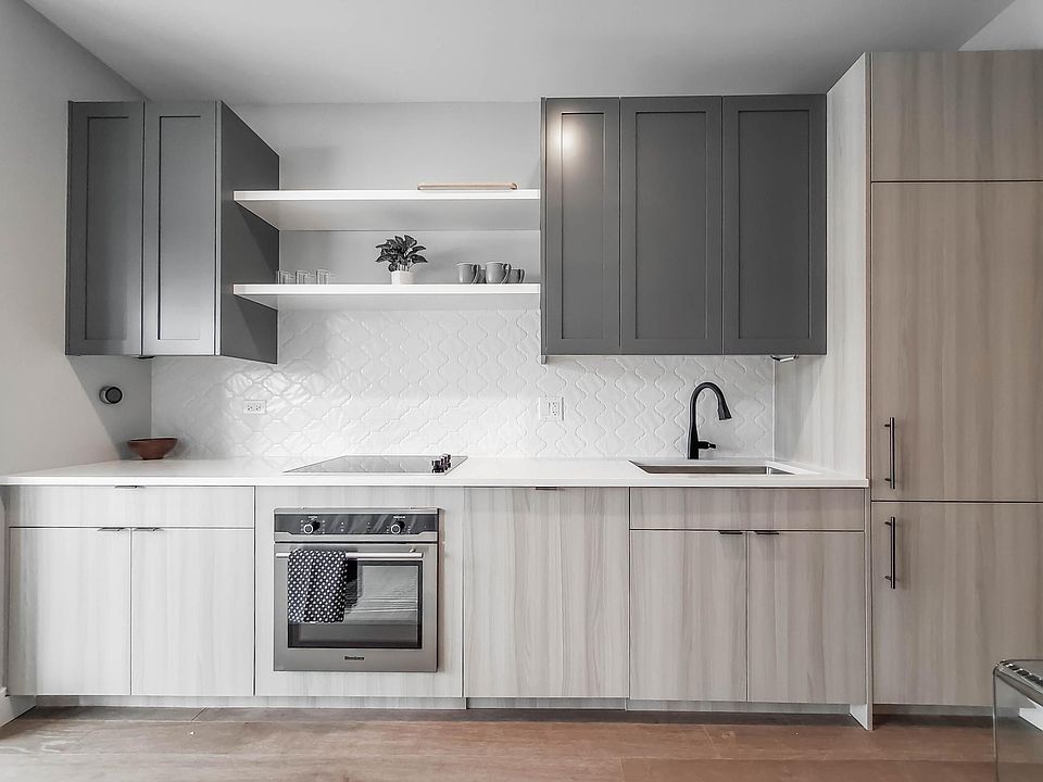 1st image of 1025 N Clark St #212