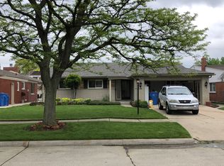 27205 Rochelle St, Dearborn Heights, MI 48127