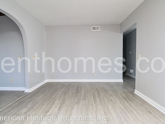 4th image of 10380 Londonderry Ave