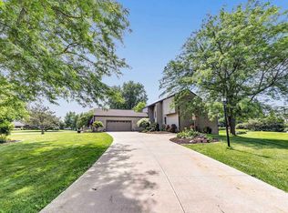 3072 Ridgeway Dr, Neenah, WI 54956