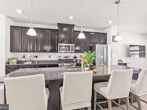 3rd image of 706 Rolling Valley Dr