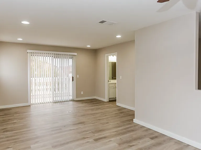 2418 Island Paradise Ave — Photo 9
