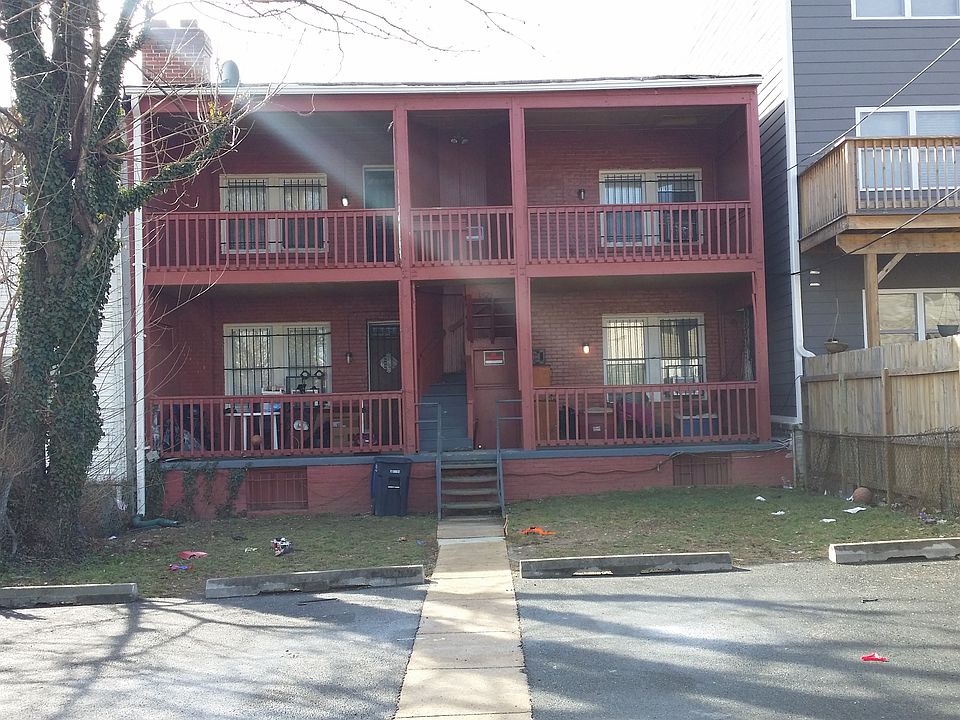 2nd image of 1820 D St NE
