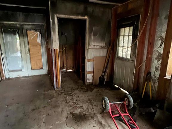 4th image of 409 Whitehouse Dr
