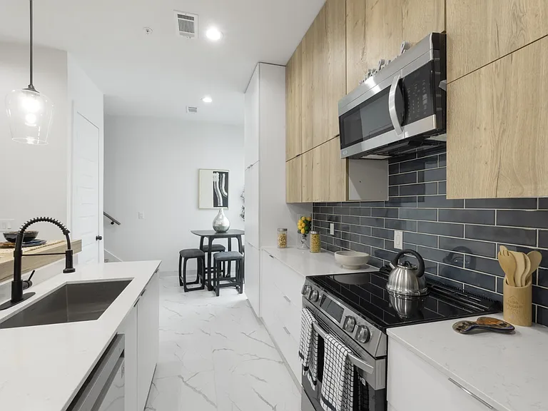 4314 Roseland Ave #104 — Photo 11