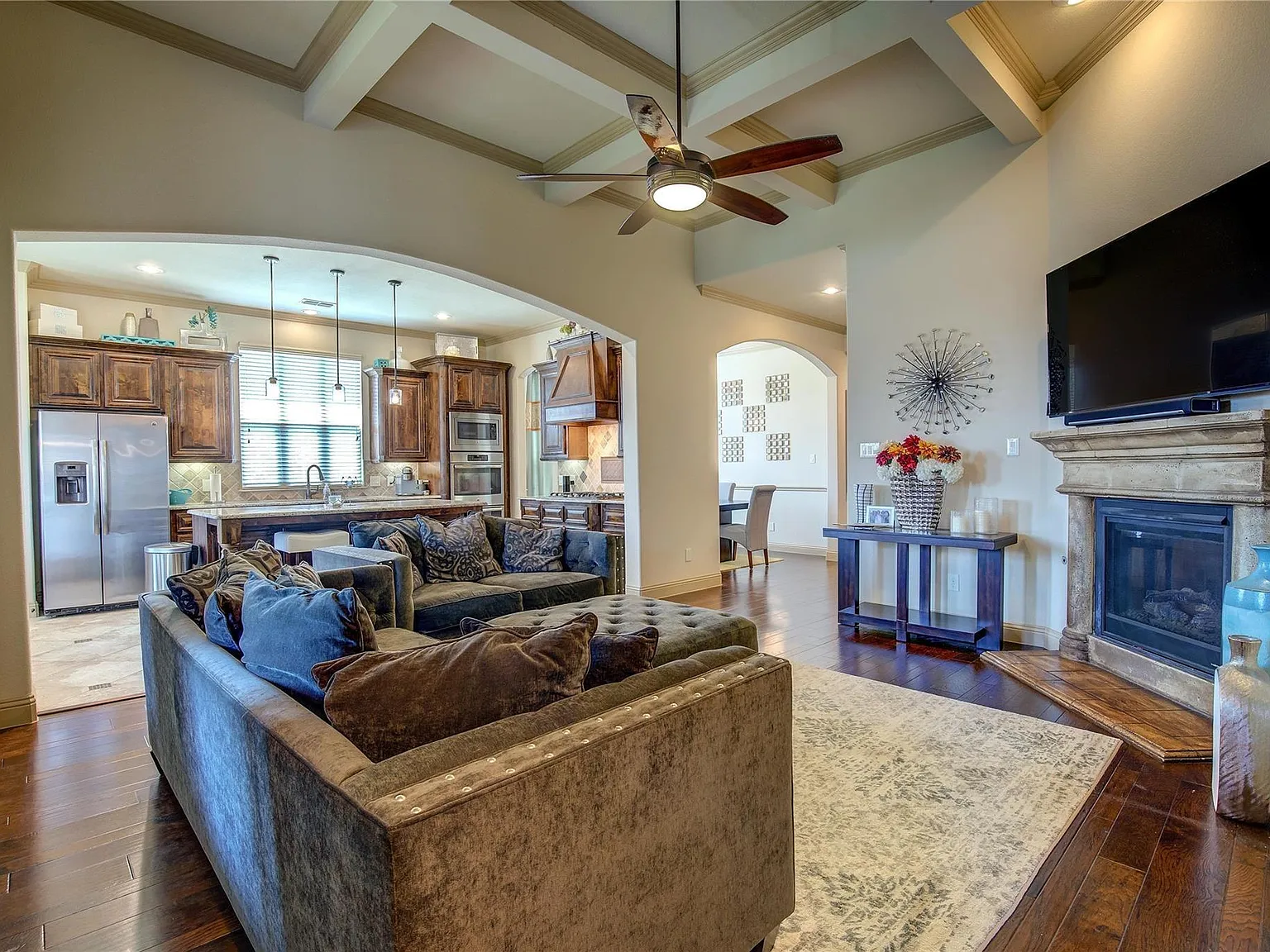 904 Lake Meadow Ln — Photo 3