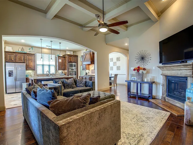 904 Lake Meadow Ln — Photo 3