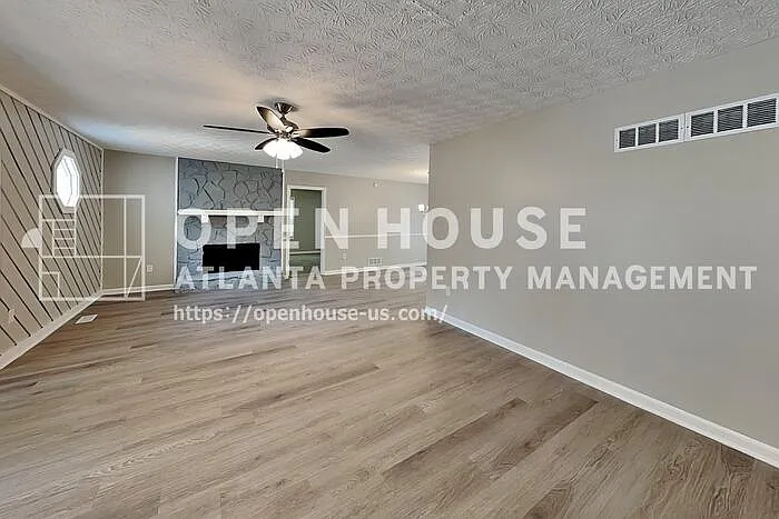 1707 Hickory Grove Trl NW — Photo 3