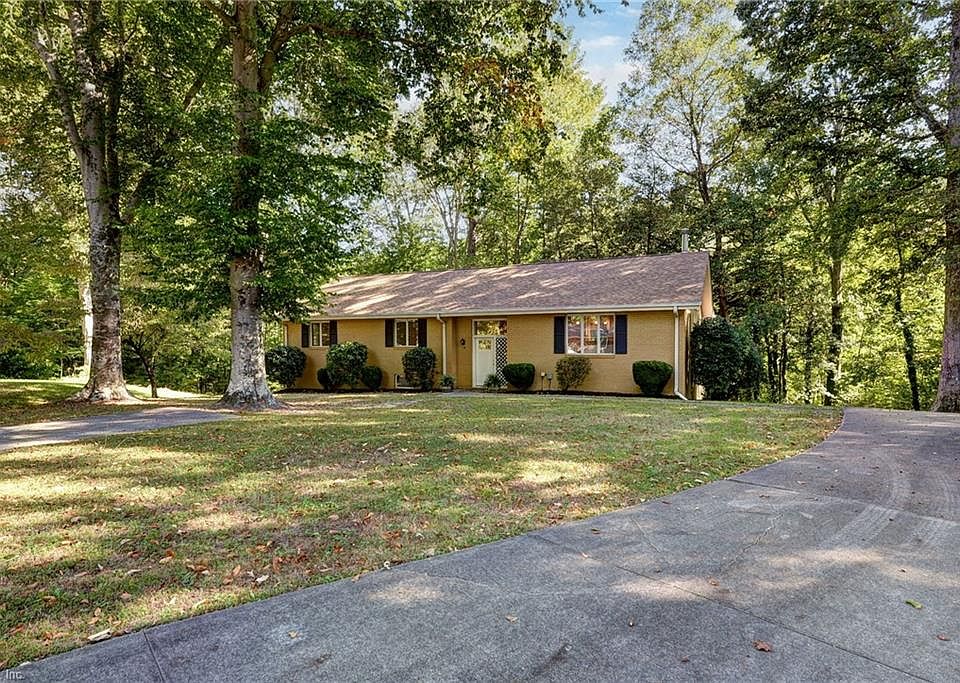 1st image of 138 Yorkshire Dr