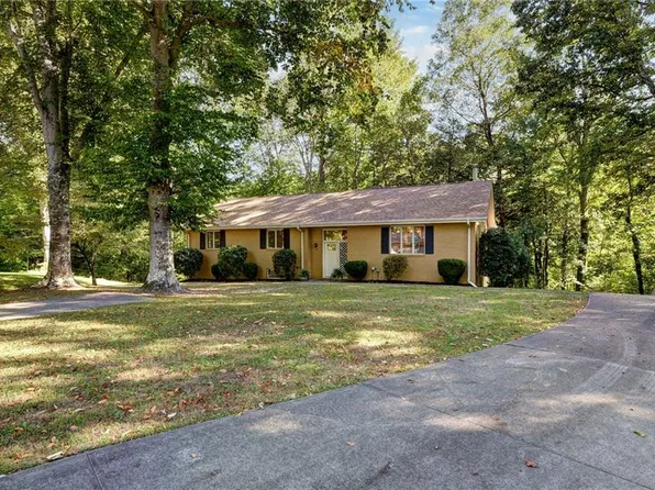 138 Yorkshire Dr, Yorktown, VA 23693