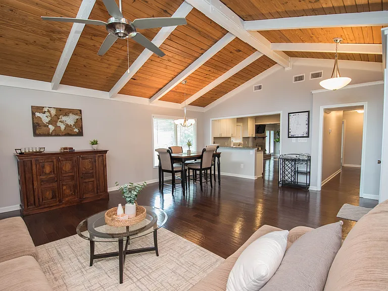 209 Waterwood Bnd — Photo 8