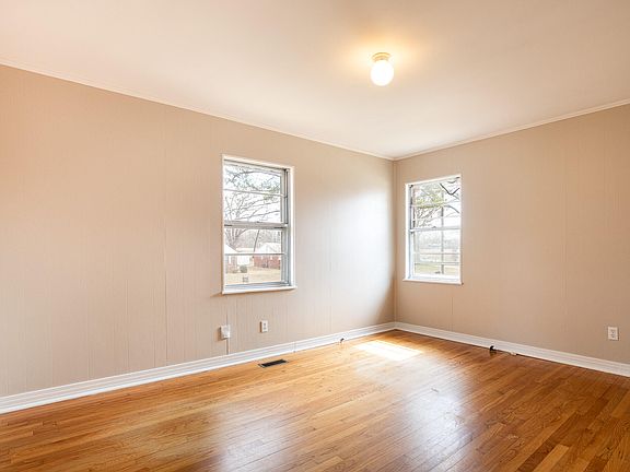 2nd image of 420 23rd St