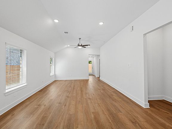 4th image of 20526 Draper Rd