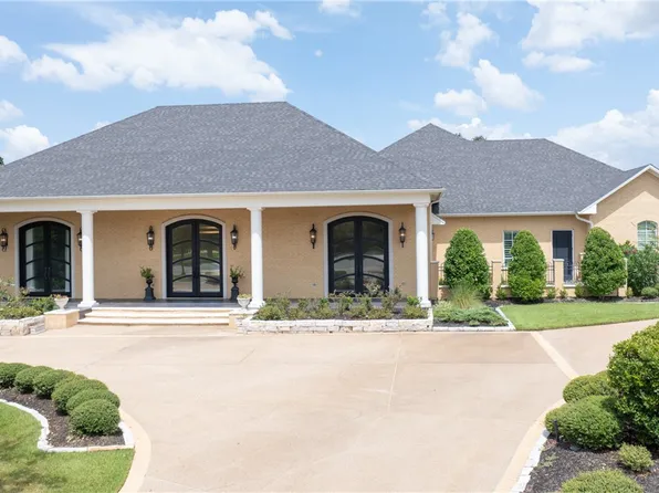 4211 Serrano Ct, Bryan, TX 77802