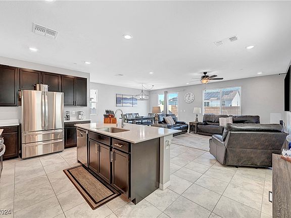 3rd image of 6832 Vacarez Dr