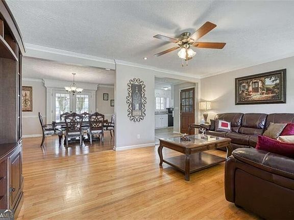 4th image of 2308 Eastwood Dr