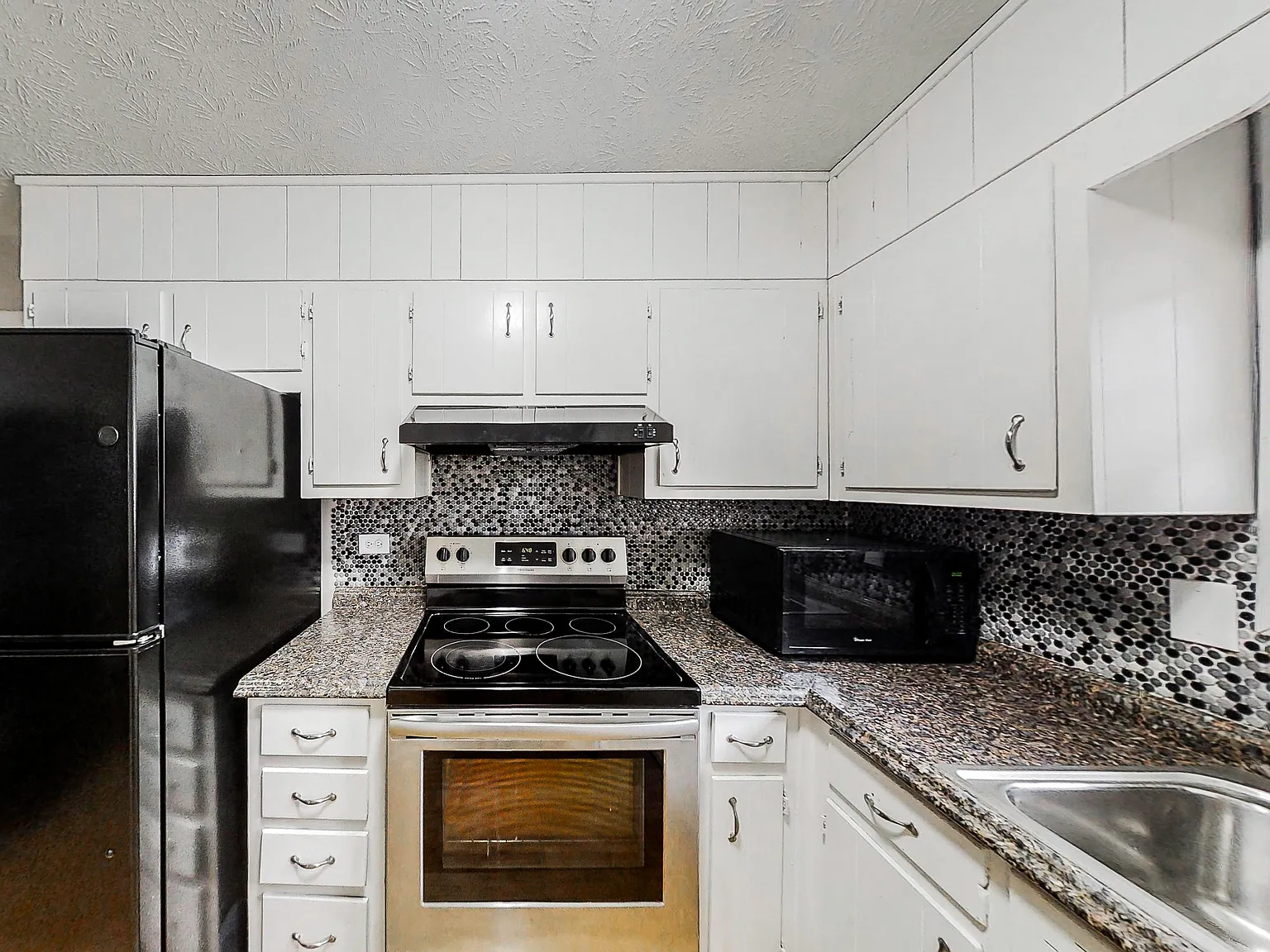 4 bed, 2.0 bath, 1825 sqft, $585 — Photo 3
