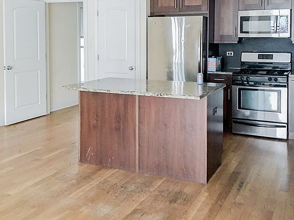 2nd image of 2328 N Greenview Ave APT 1
