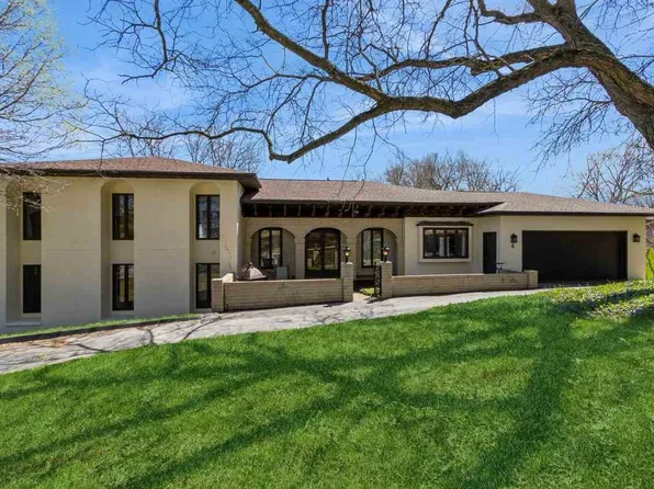 4 Glenview Knl NE, Iowa City, IA 52240