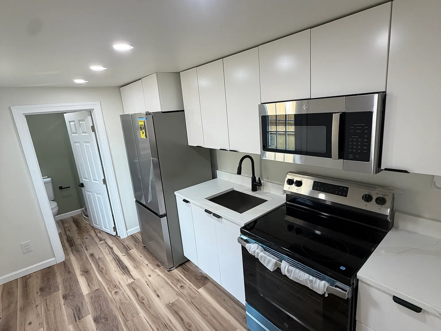2 bed, 920 sqft, $1,700 — Photo 3