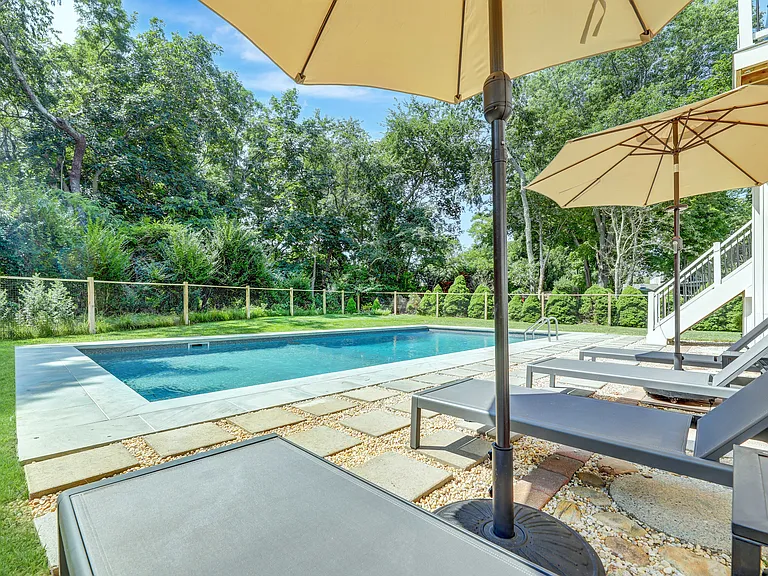 485 Sutton Pl — Photo 30