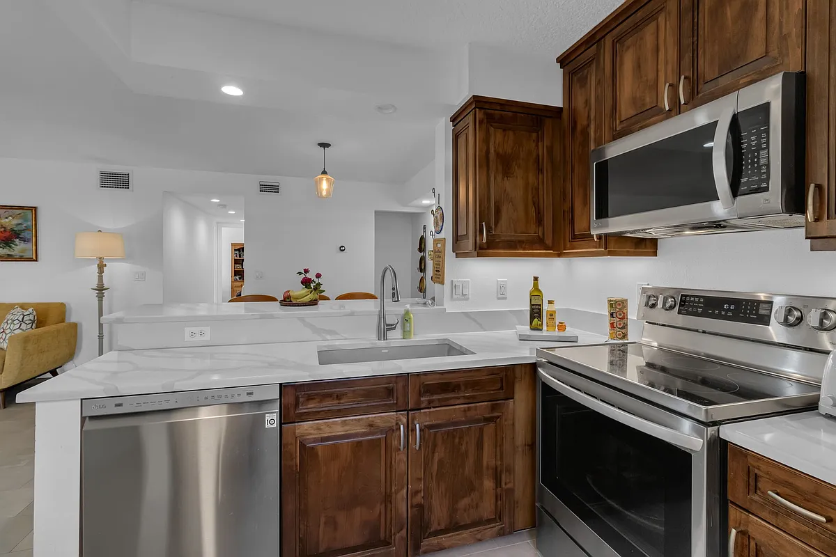 Building Photo - 5749 Gardens Dr #5749