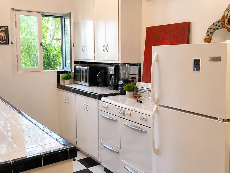 1131 Masselin Ave #UPPER — Photo 9
