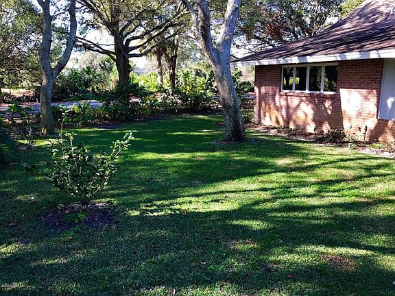 3rd image of 562 Club House Blvd