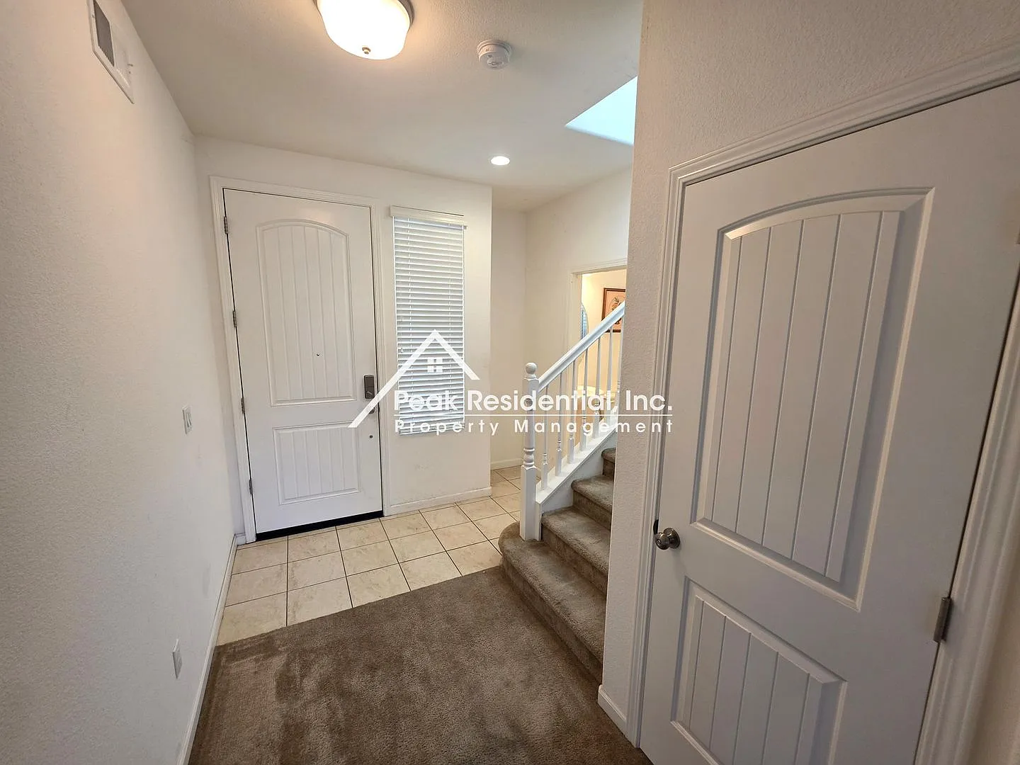 Great 4bd/3ba Home with 2 Car Garage! — Photo 3