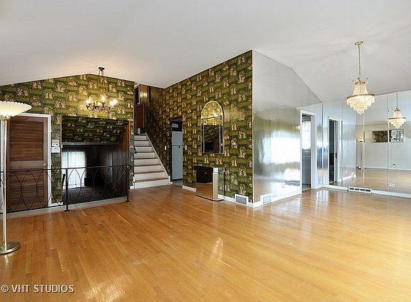 3rd image of 9137 Crawford Ave