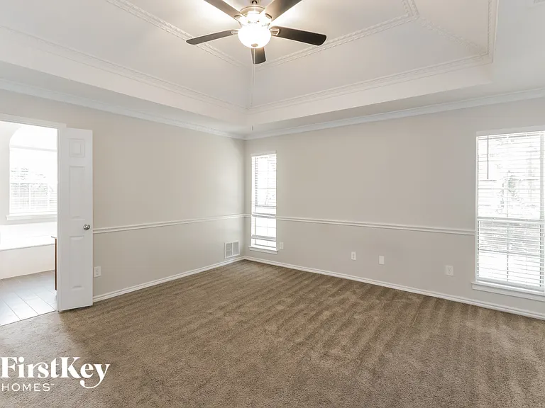 542 Renee Ln — Photo 9