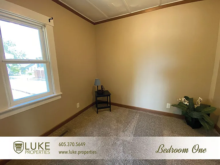 102 S Lake Ave — Photo 5