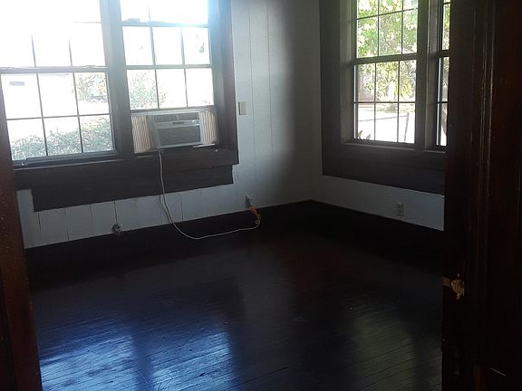 4th image of 306 E Huisache Ave