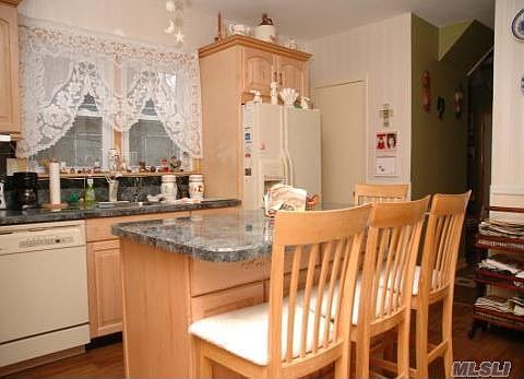 Eat in kitchen