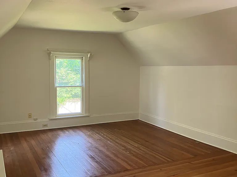 301 Bassett Rd — Photo 21