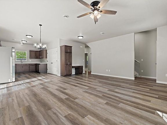 5th image of 1904 River DRIVE
