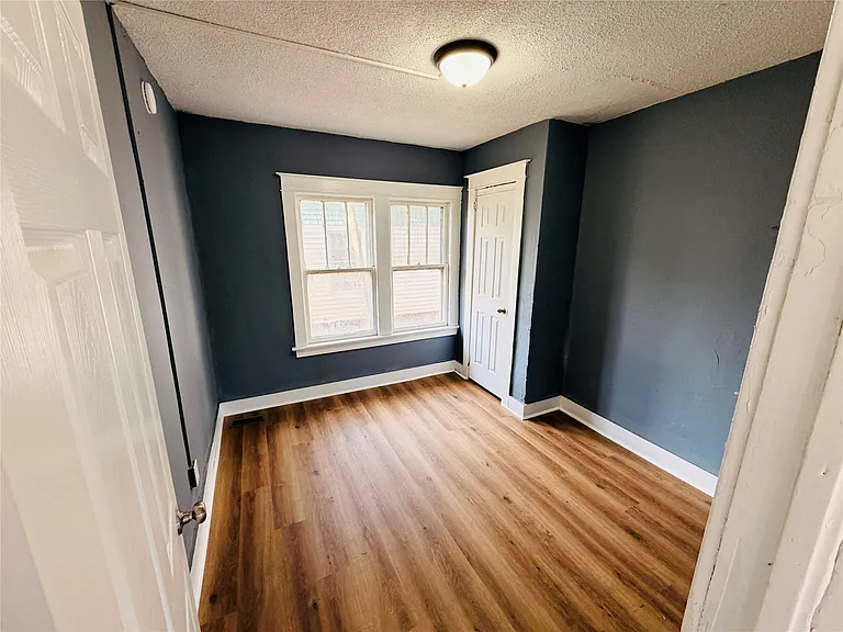 528 Chenango St #1 — Photo 8