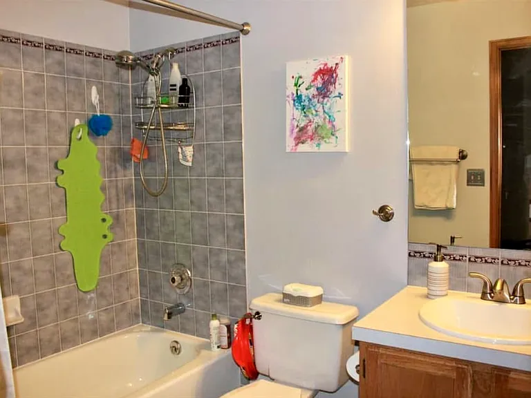 Full bathroom upper level