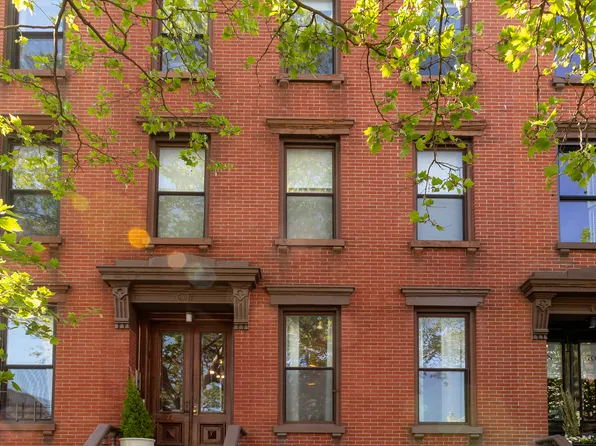 72 Conselyea Street image 1 of 9