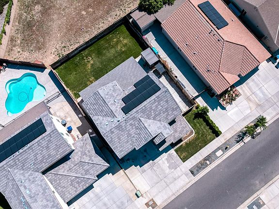 3rd image of 3347 E Laura Ave