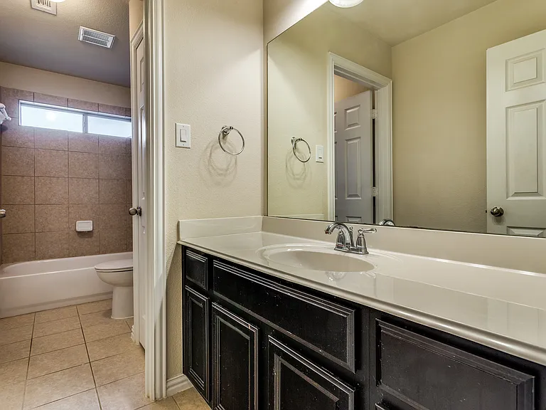 432 Bristol St — Photo 16