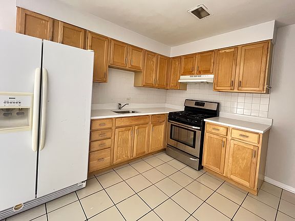 2nd image of 4952 Louise St APT 1E