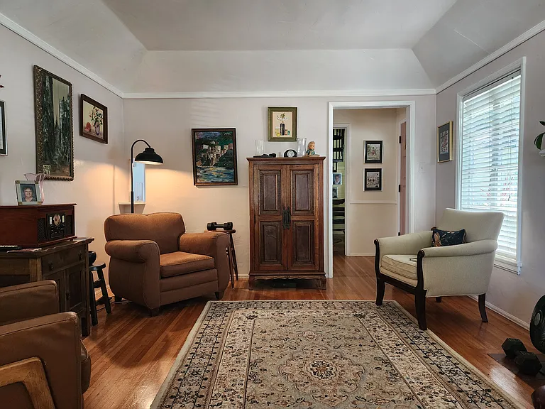 10758 Farragut Dr — Photo 4