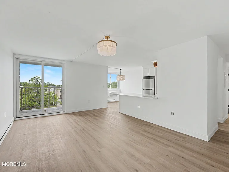 1000 River Rd #4G — Photo 1