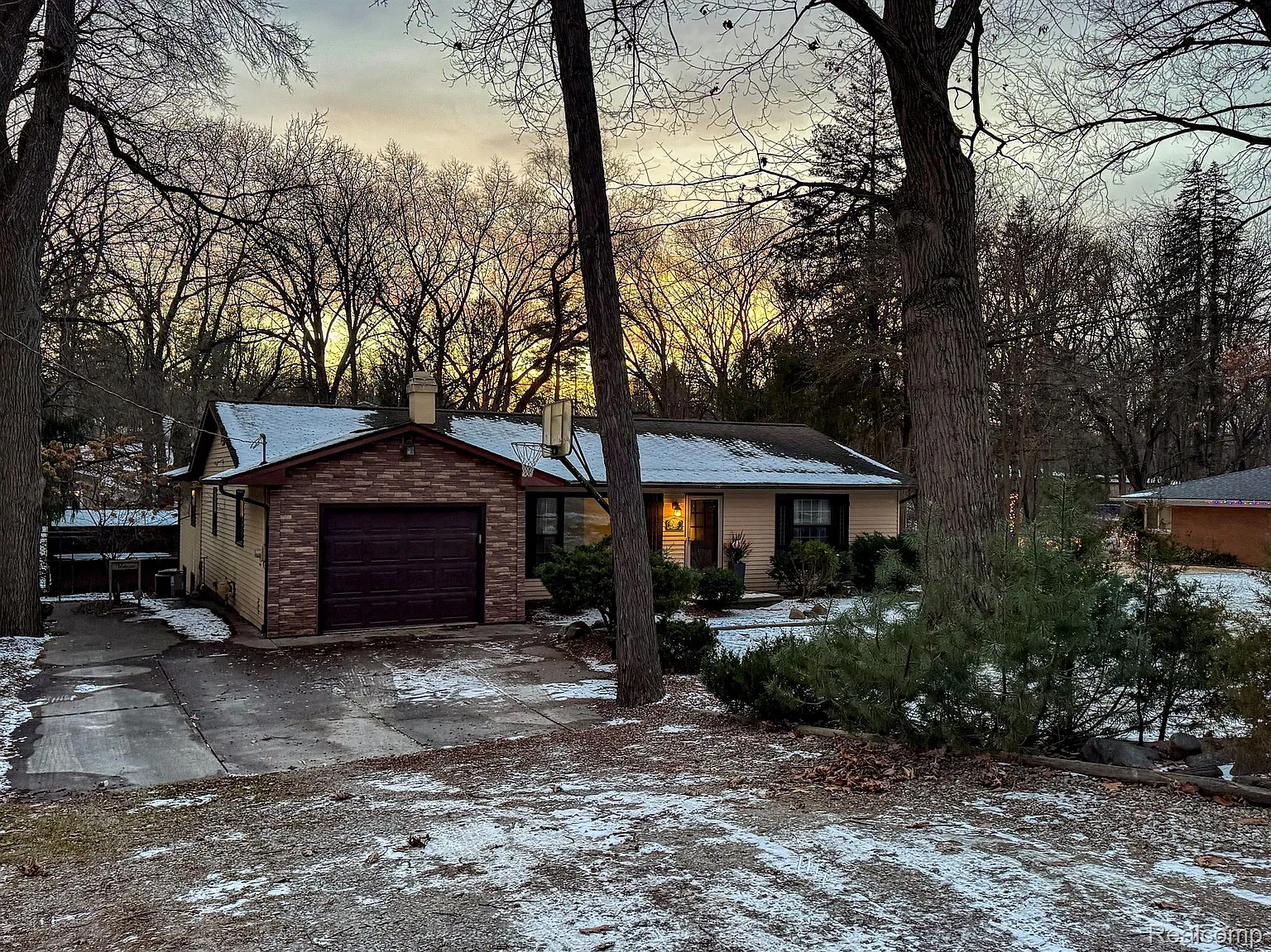 11884 Four Lakes Dr photo 1