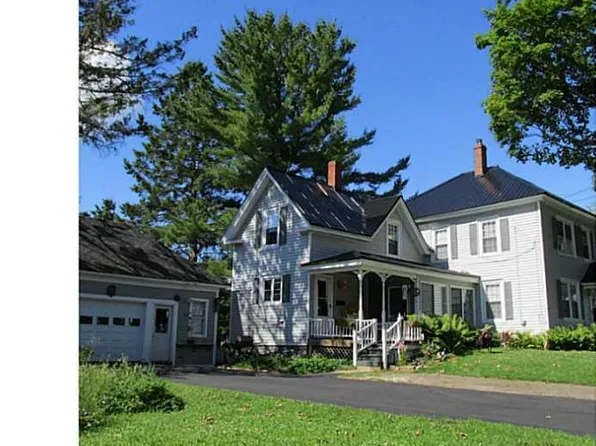 8 Sunnyside St, Houlton, ME 04730