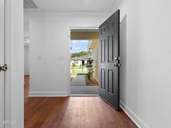 2nd image of 532 WORCESTER Court