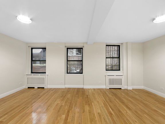 4th image of 8 Gramercy Park S APT 1D