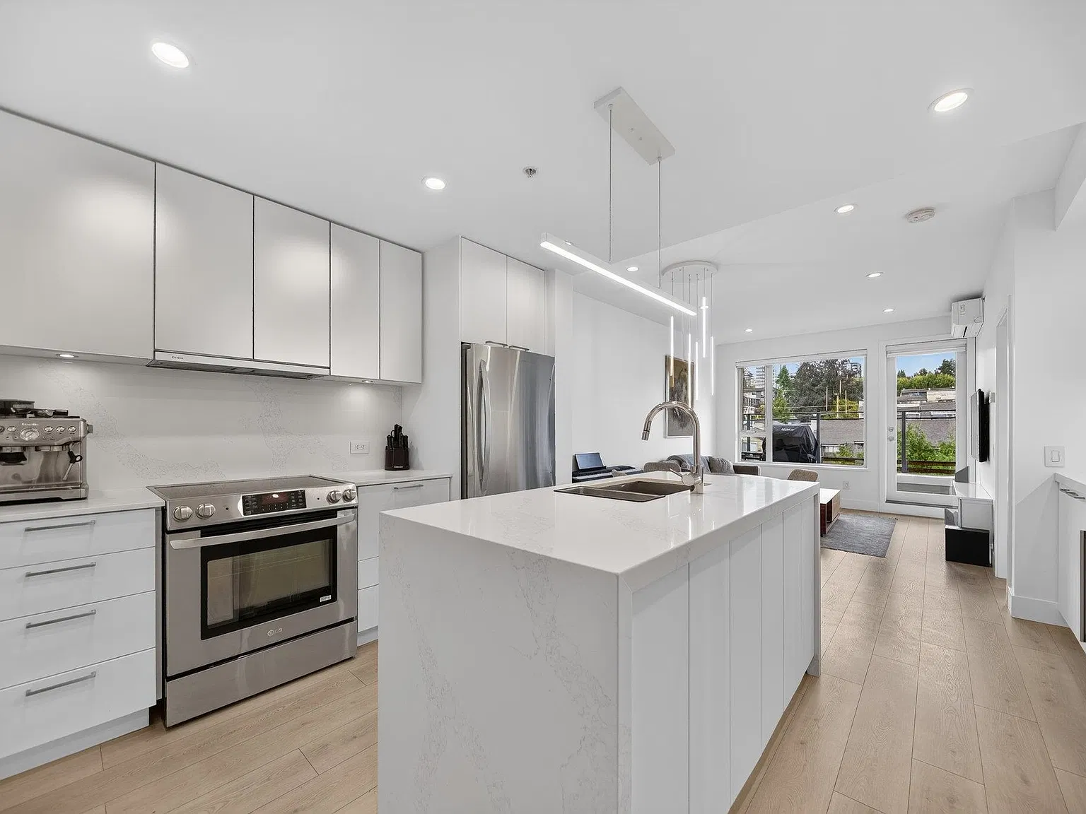 1 bed, 605 sqft, $2,950 — Photo 2